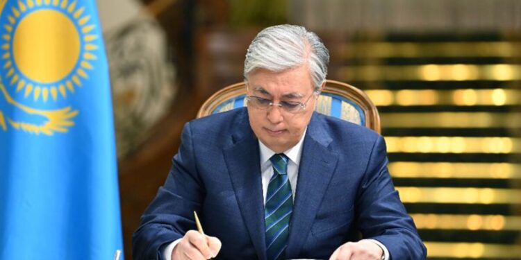 Мемлекет басшысы Көпен Әмірбектің отбасына көңіл айтты