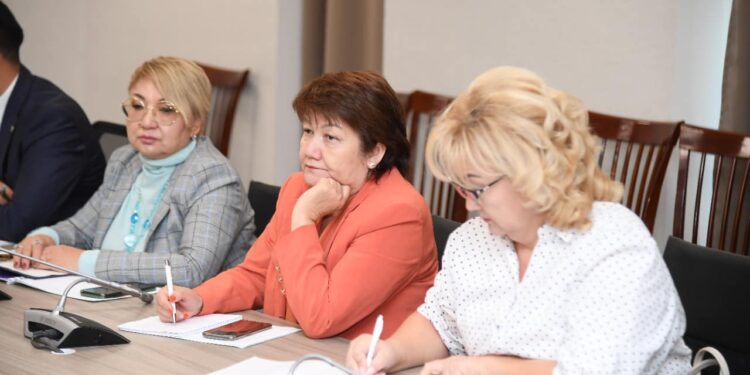 Түркістанда әйелдер істері және отбасылық-демографиялық саясат жөніндегі комиссия отырысы өтті