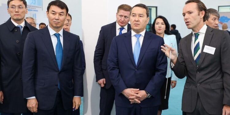 Әлихан Смайылов Түркістан облысында жаңа инвестициялық жобалармен танысты