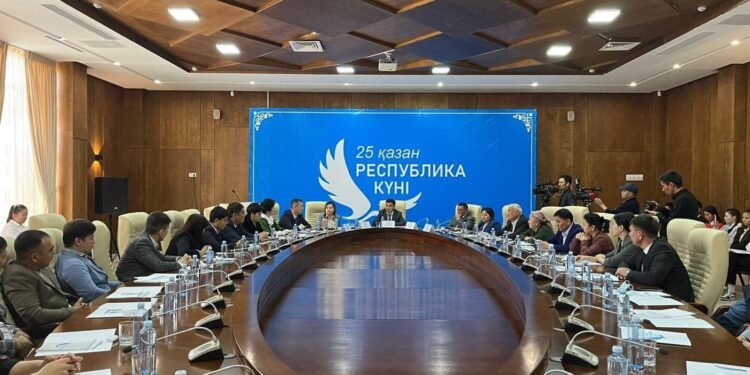 Түркістанда республика күні мерекесіне арналған дөңгелек үстел өтті