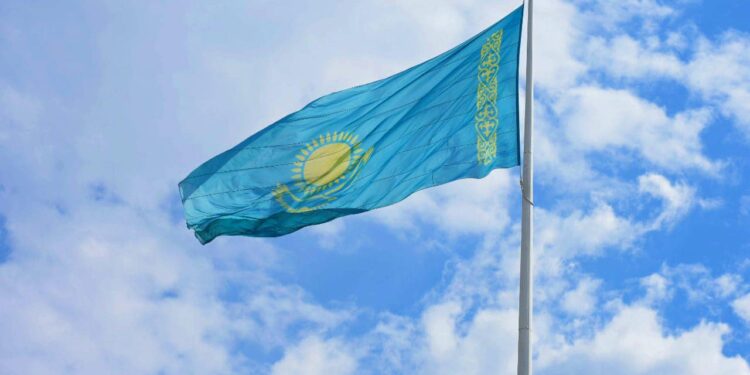 Республика күнінде Түркістанда көк ту желбіреді