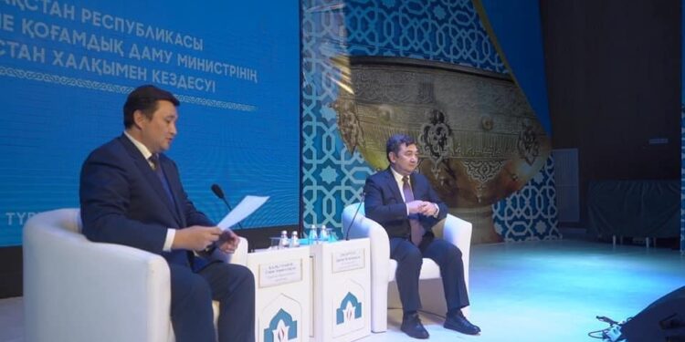 Ақпарат және қоғамдық даму министрі Дархан Қыдырәлі Түркістан жұртымен жүздесті
