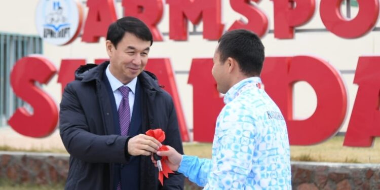Түркістан облысының әкімі «Шардара армспорт» спорт клубына автокөлік сыйлады