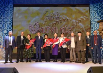 Ауданда «Алтын күз» мерекесінде бір топ азаматтар марапатталды