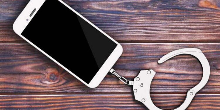 Түркістан облысында көмек сұрап келген жігіттер тұрғынның телефонын ұрлап кеткен