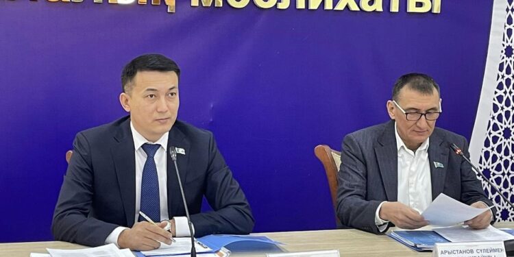Түркістанда тұрақты комиссияның отырысы өтті