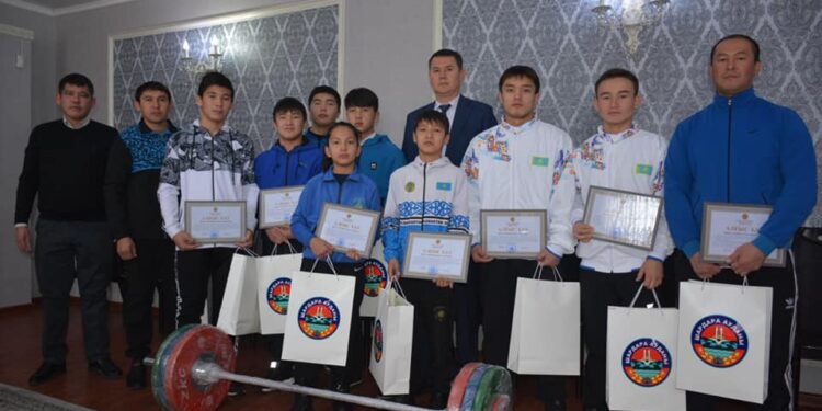 Шардара: Аудан әкімі тұңғыш әлем чемпионын қабылдады