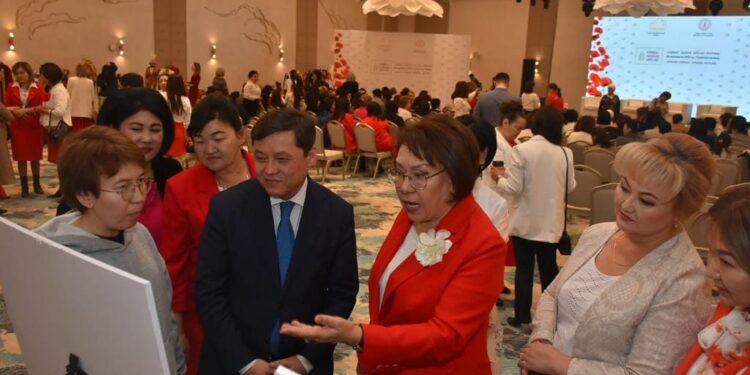 Түркістандық іскер әйелдер «Eńbegі janǵan arýlar» форумында бас қосты