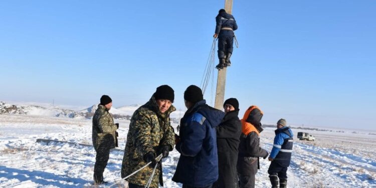 Түркістан: Созақ ауданында боран салдарынан құлаған электр бағаналары толық қалпына келтірілді