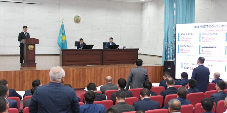 Дархан Сатыбалдының төрағалығымен Қазығұрт ауданындағы өзекті мәселелер талқыланды