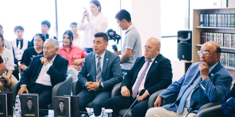 Түркістанда жаңа кітаптың тұсауы кесілді