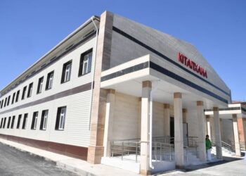 Түркістан: Бәйдібек ауданында 100 мың кітап қоры бар кітапхана ашылды