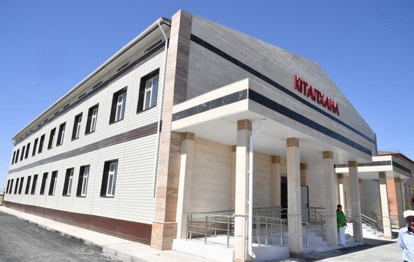 Түркістан: Бәйдібек ауданында 100 мың кітап қоры бар кітапхана ашылды