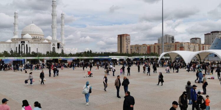 Астанада Түркістан облысы тауар өндірушілерінің жәрмеңкесі өтіп жатыр