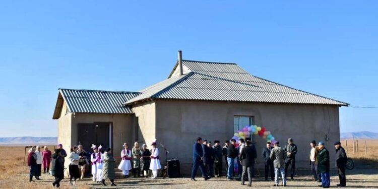 ТҮРКІСТАН: СОЗАҚТА МҰҚТАЖ ОТБАСЫҒА ЖАҢА БАСПАНА КІЛТІ ТАБЫСТАЛДЫ