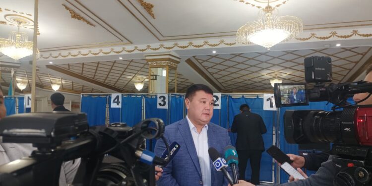 “АМАНАТ” ПАРТИЯСЫНЫҢ ТӨРАҒАСЫ РЕФЕРЕНДУМДА ДАУЫС БЕРДІ