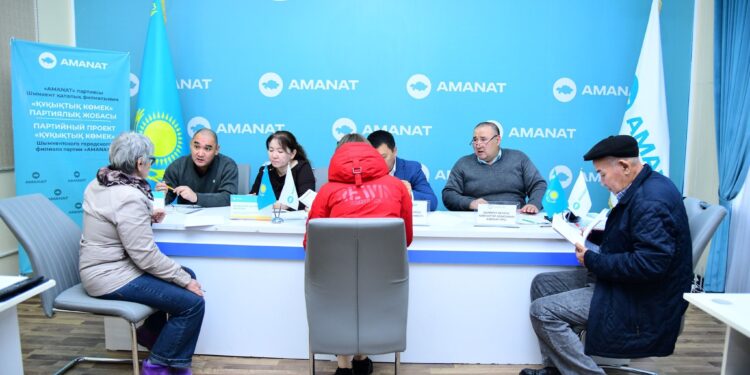 «AMANAT» ПАРТИЯСЫ: ЖЕР УЧАСКЕСІНЕН АЙРЫЛЫП ҚАЛҒАНДАР КӨМЕК СҰРАП КЕЛДІ