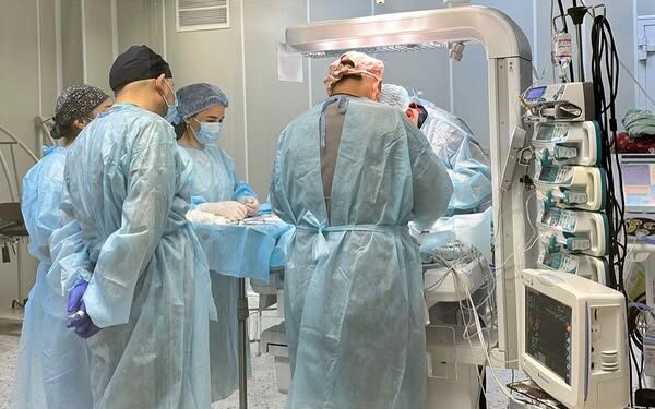 ШЫМКЕНТ: БІР КҮНДІК СӘБИДІҢ ӨҢЕШІНЕ КҮРДЕЛІ ОПЕРАЦИЯ ЖАСАЛДЫ