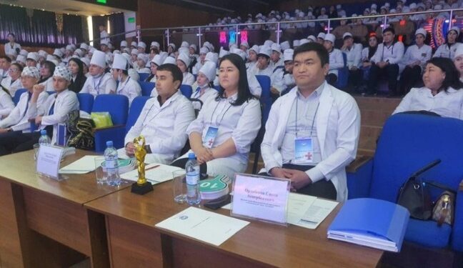 ШЫМКЕНТТЕ СТУДЕНТТЕР ФЕЛЬДШЕРЛІК ДАҒДЫЛАРЫН КӨРСЕТТІ