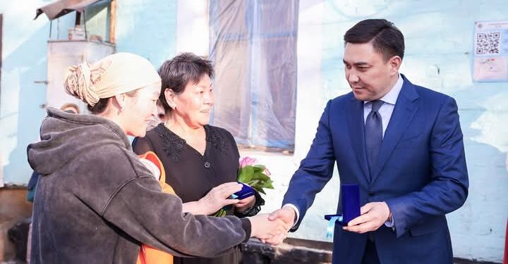 ШЫМКЕНТ: КӨКСАЙ ШАҒЫН АУДАНЫНДА 35 ОТБАСЫ ЖАҢА ҚОНЫСҚА КӨШТІ