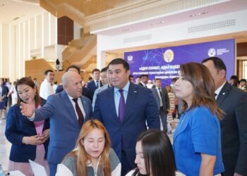 ТҮРКІСТАНДА «ЖҰМЫСШЫ МАМАНДЫҚТАР ЖЫЛЫ» АЯСЫНДА КОЛЛЕДЖ ТҮЛЕКТЕРІ ҮШІН БОС ОРЫНДАР ЖӘРМЕҢКЕСІ МЕН ФОРУМ ӨТТІ