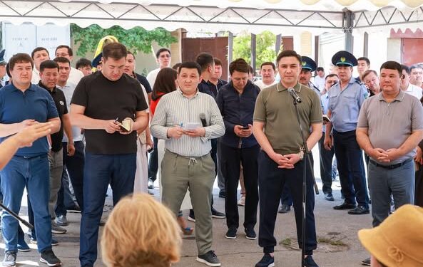 ҚАЛА ӘКІМІ ТҰРАН АУДАНЫНЫҢ ТҰРҒЫНДАРЫМЕН КЕЗДЕСТІ