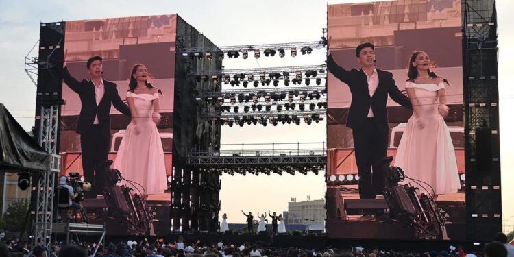 «ТОЙ ДУМАН FEST» ҚАЛА ТҰРҒЫНДАРЫНА МЕРЕКЕЛІК КӨҢІЛ-КҮЙ СЫЙЛАДЫ