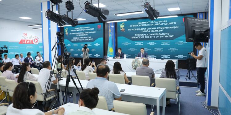 БІЛІМ БЕРУ МЕКЕМЕЛЕРІНЕ ЗАМАНАУИ АППАРАТТЫҚ-БАҒДАРЛАМАЛЫҚ КЕШЕН ОРНАТЫЛАДЫ