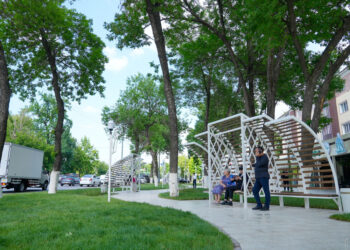 Эстетика и удобство: как преображается уличная инфраструктура Енбекшинского района