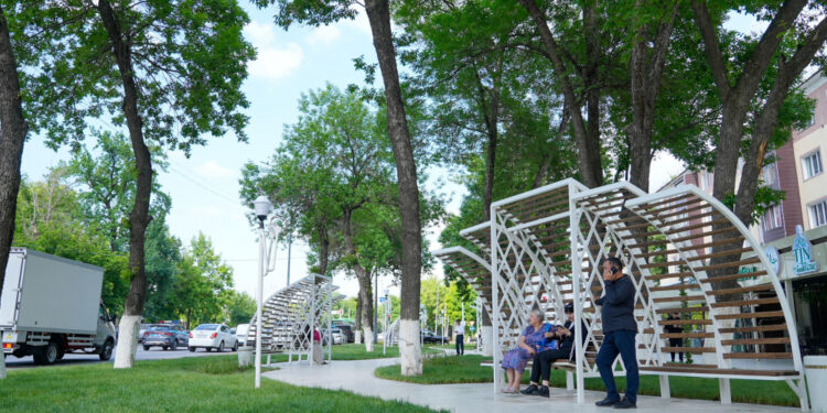 Эстетика и удобство: как преображается уличная инфраструктура Енбекшинского района