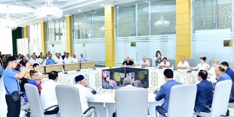 ДЕПУТАТТАР ЭТНОМӘДЕНИ БІРЛЕСТІКТЕРДІҢ ҰСЫНЫСТАРЫН ТЫҢДАДЫ