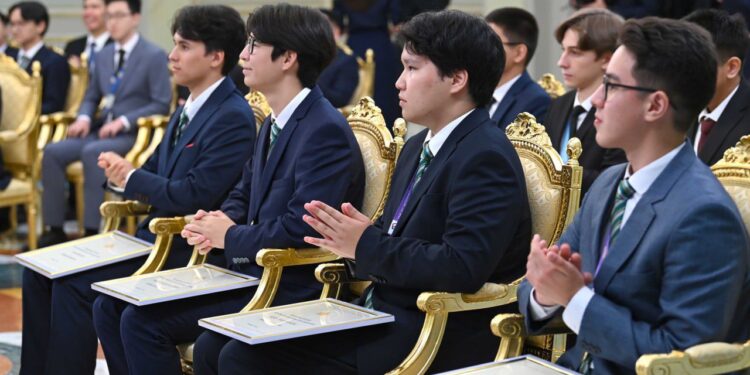Қасым-Жомарт Тоқаев халықаралық пән олимпиадалары жеңімпаздары мен жүлдегерлерін марапаттады