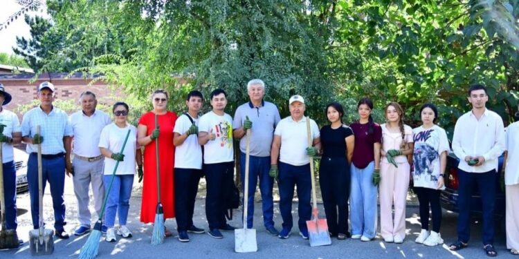 «AMANAT» ПАРТИЯСЫ: Еңбекші ауданында «Таза бейсенбі» акциясы және экологиялық мәдениет
