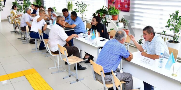 Енбекшинский район: общественный приём партии «AMANAT»