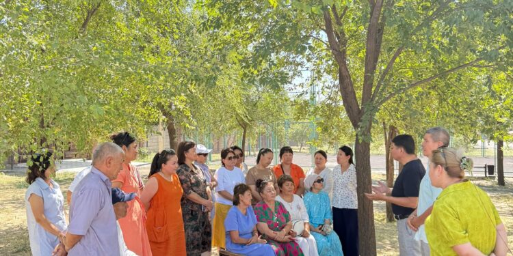 Депутат маслихата встретился с жителями микрорайона Азат