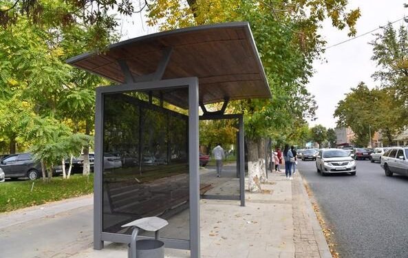 В Енбекшинском районе полностью обновлена структура остановки общественного транспорта