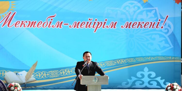 ТҮРКІСТАНДА ЖАҢА ОҚУ ЖЫЛЫНЫҢ АЛҒАШҚЫ ҚОҢЫРАУЫ СОҒЫЛДЫ