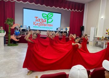 «Таза Казахстан»: жители Шымкента и молодежь приняли активное участие в масштабной экологической акции