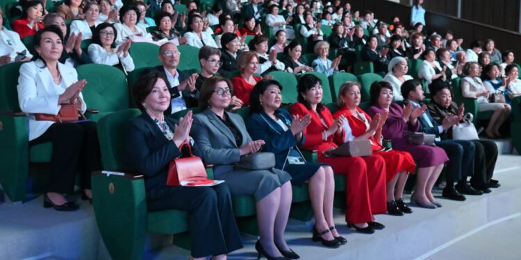 В Шымкенте чествовали учителей