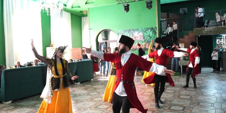 ШЫМКЕНТТЕ «ӘЗІРБАЙЖАН ЭТНОСЫНЫҢ ТІЛІ, МӘДЕНИЕТІ ЖӘНЕ САЛТ-ДӘСТҮРІ» АТТЫ МЕРЕКЕЛІК ІС-ШАРА ӨТТІ