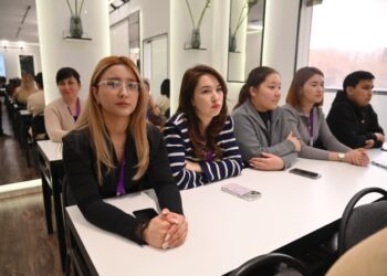 «Мирас» университетінің жастары Жаңа Конституция жобасына қолдау білдірді