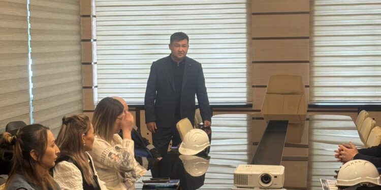 Жаңа Конституция баптары еңбек ұжымдарында түсіндірілуде