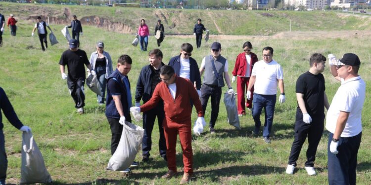 В Каратауском районе прошла акция чистоты в рамках программы «Таза Казахстан»