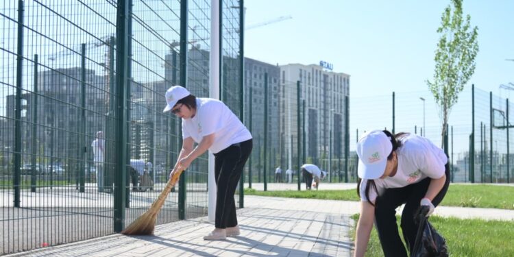 Шымкент: в Абайском районе прошла акция «Таза Казахстан»