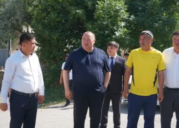 КЕЛЕСТЕ ХАЛЫҚ ҮНІНЕ ҚҰЛАҚ АСАТЫН ӘКІМДІК ҚАҒИДАТЫ ЖАЛҒАСУДА