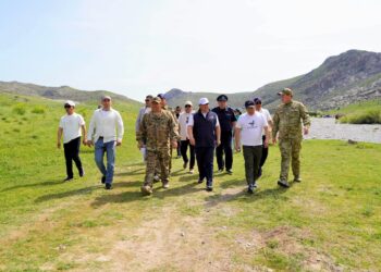 КЕНТАУ: ҚАРАТАУ МЕМЛЕКЕТТІК ТАБИҒИ ҚОРЫҒЫ АУМАҒЫНДА «ТАЗА ҚАЗАҚСТАН» БАҒДАРЛАМАСЫ АЯСЫНДА ТҮСІНДІРУ ЖҰМЫСТАРЫ ЖҮРГІЗІЛДІ