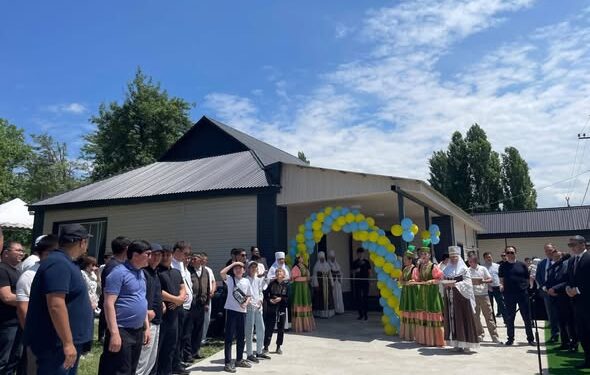ТҮРКІСТАН: ТҮЛКІБАСТЫҢ 2006 ЖЫЛҒЫ МЕКТЕП ТҮЛЕКТЕРІ БІР ОТБАСЫҒА БАСПАНА КІЛТІН ТАБЫС ЕТТІ