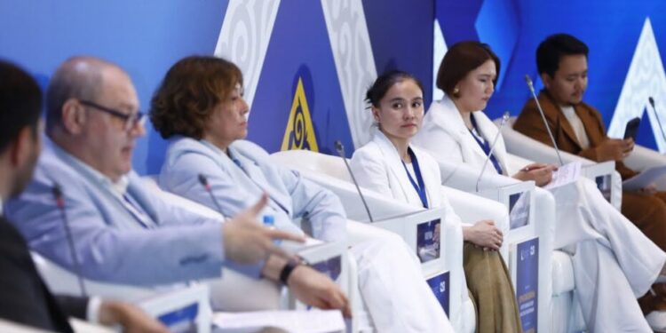 САРАПШЫЛАР: ҚҰРЫЛТАЙ САЙЛАУЫ ЖАҢА САЯСИ МОДЕЛЬДІ БЕКІТЕДІ