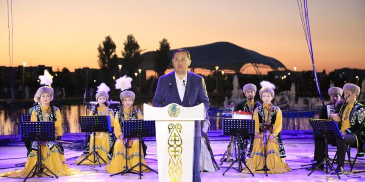 Домбыра үні тербеген күн