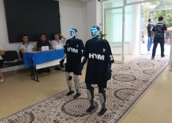 «Достық пен бірліктің символы»: Шымкент тұрғындары сайлауға қазақтың ұлттық киімдерімен келді